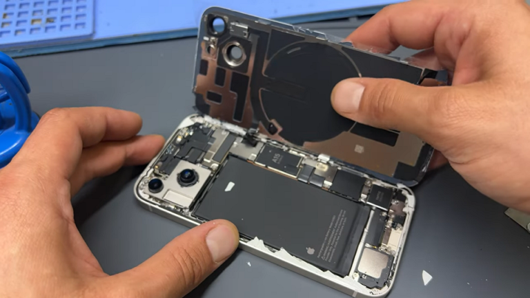 Cracked iPhone 14 Back Glass? Fast & Reliable Repair You Can Trust! 3 wqqwqq