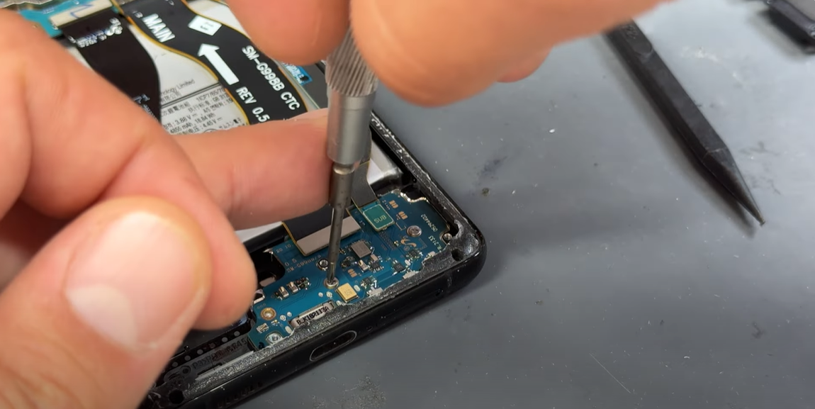 View of Samsung Galaxy S21 Charging Port Repair: Complete Guide